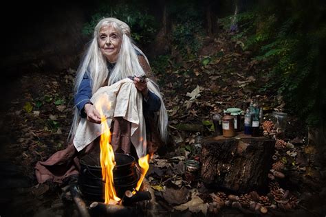 What characterizes a crone witch